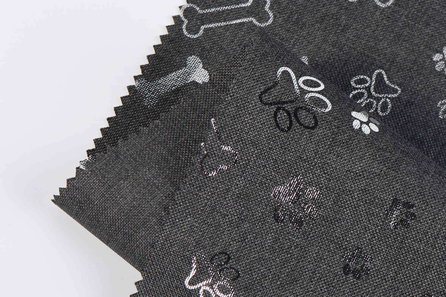 PU المطلية 600d 68t الكاتيون مع الطباعة الفضية