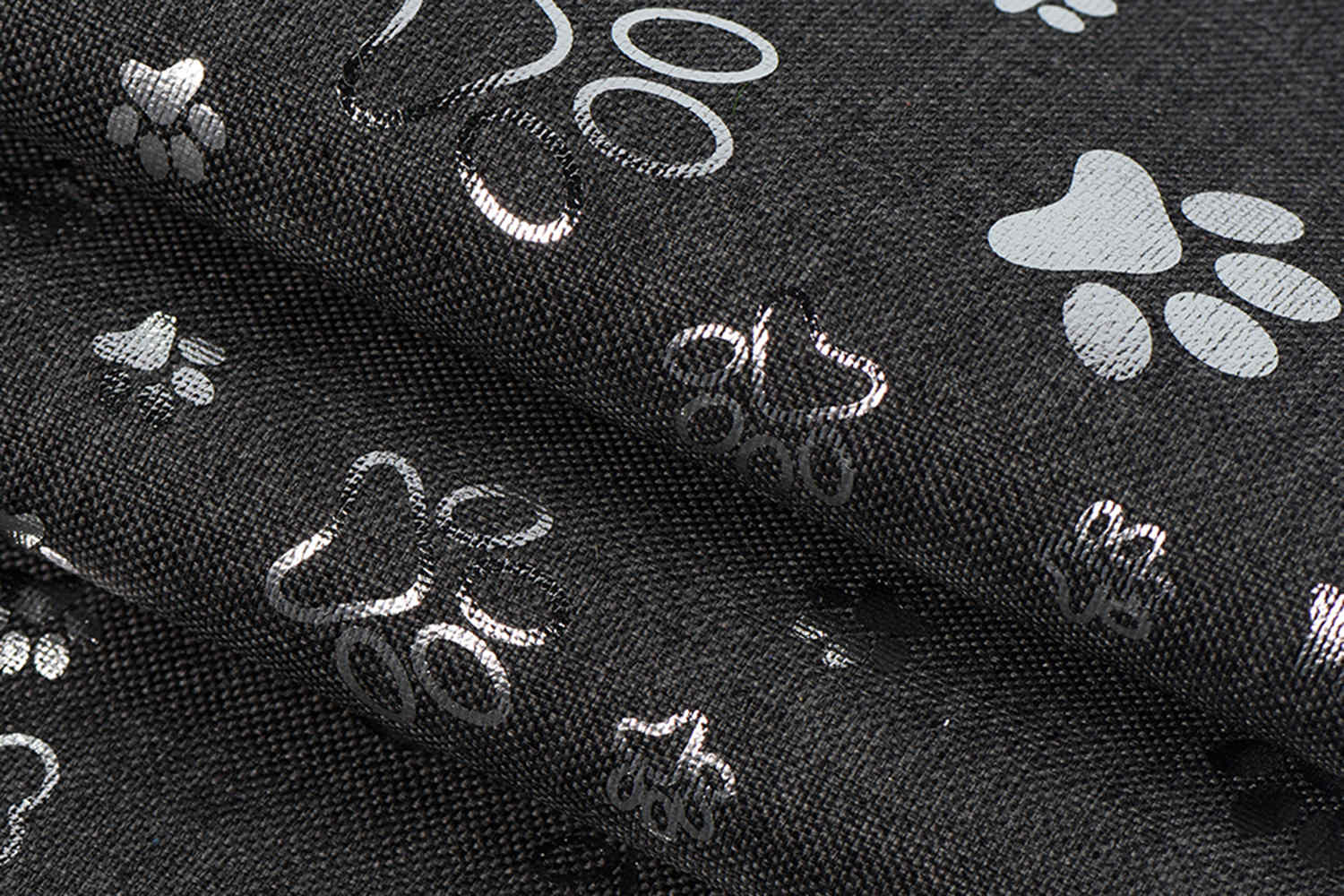 PU المطلية 600d 68t الكاتيون مع الطباعة الفضية