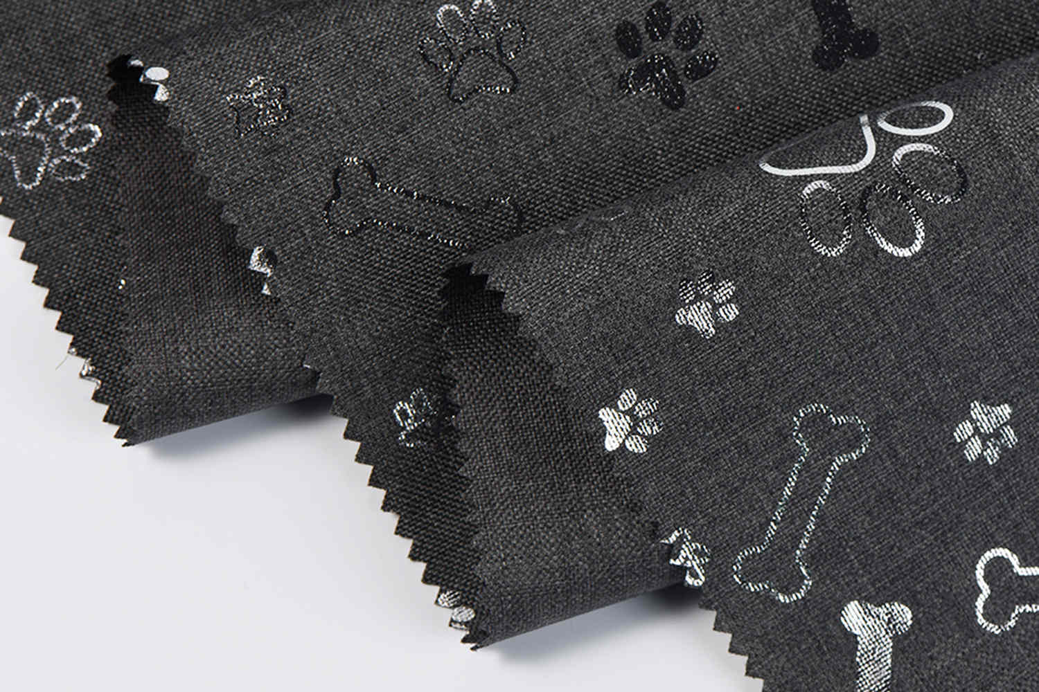 PU المطلية 600d 68t الكاتيون مع الطباعة الفضية