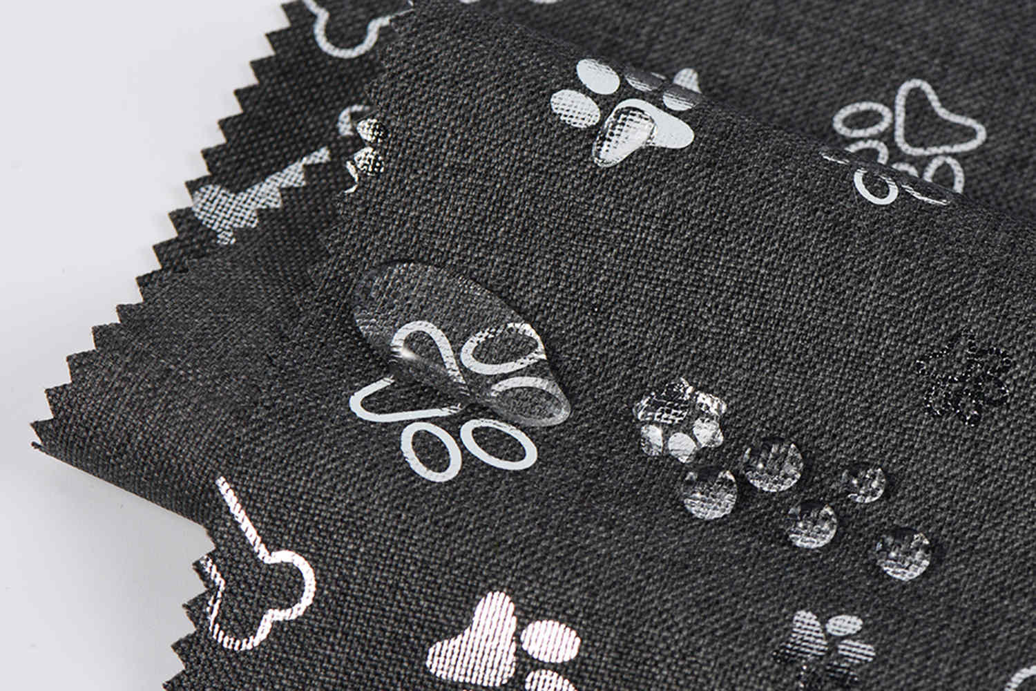 PU المطلية 600d 68t الكاتيون مع الطباعة الفضية